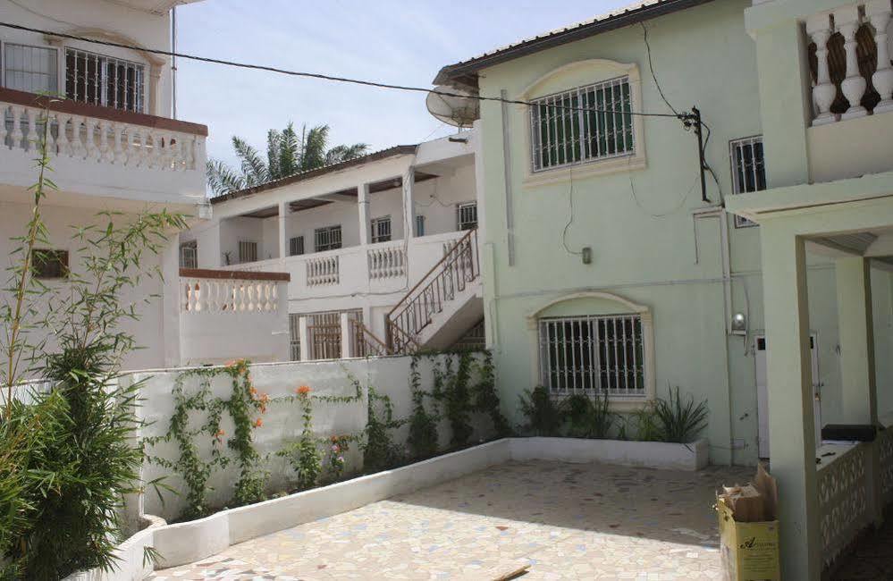 Pelican Residence Fajara Екстериор снимка